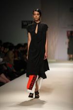 Model walks the ramp for Anand Kabra at Wills Lifestyle India Fashion Week Autumn Winter 2012 Day 1 on 15th Feb 2012 (6).JPG